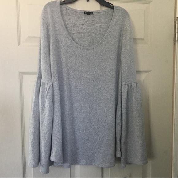 Hannah Tops - NWT! Hannah long bell sleeve blouse Size S